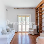 Rent 5 bedroom house of 233 m² in Rome