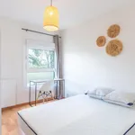 Rent 5 bedroom apartment of 84 m² in Talence