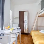 Rent 1 bedroom apartment of 17 m² in Paris