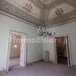 Affitto 5 camera appartamento di 220 m² in Catania