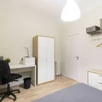 Rent a room of 120 m² in madrid