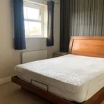 Rent 2 bedroom flat in Wakefield