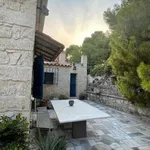 Rent 4 bedroom house of 135 m² in Αίγινα