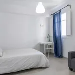 Rent 4 bedroom apartment in Valencia