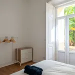 Rent a room of 100 m² in lisbon