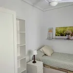 Rent a room of 90 m² in Valencia