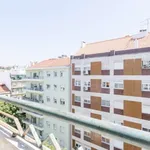 Rent a room of 100 m² in lisbon