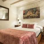 Rent 4 bedroom apartment of 50 m² in Barcelona