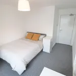 Rent 3 bedroom flat in Leeds