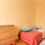 Rent a room of 100 m² in lisbon