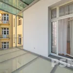 Pronajměte si 3 ložnic/e byt o rozloze 135 m² v Prague