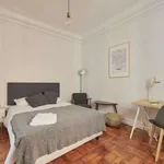 Rent a room of 100 m² in lisbon