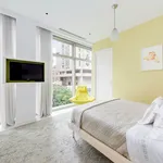 Rent 4 bedroom apartment of 299 m² in New York City