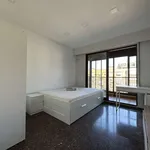 Rent a room of 100 m² in valencia