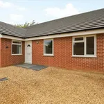 Bungalow to rent in Finedon Road, Burton Latimer, Kettering NN15