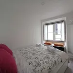 Rent 1 bedroom apartment of 40 m² in lisbon