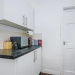 Rent 3 bedroom flat of 7 m² in Bradford