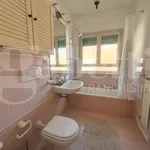 Rent 5 bedroom apartment of 200 m² in Roma