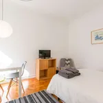 Rent a room of 80 m² in lisbon