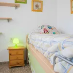 Rent a room of 90 m² in valencia