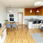 Pronajměte si 4 ložnic/e byt o rozloze 104 m² v Prague