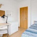 Rent a room of 100 m² in lisbon