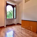 Rent 5 bedroom apartment of 187 m² in Milano