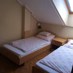 Najam 2 spavaće sobe stan od 65 m² u Supetar