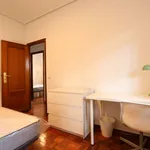 Rent a room of 275 m² in madrid