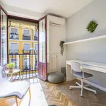 Rent a room of 100 m² in Madrid