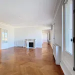 Rent 8 bedroom apartment of 196 m² in Paris