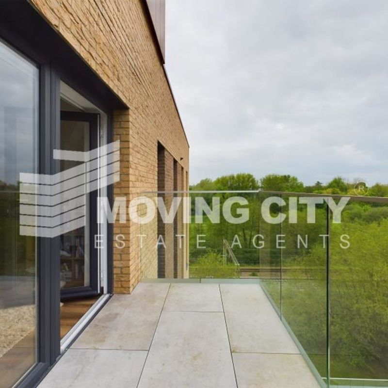 2 bedroom, 2 bathroom Apartment to rent in Moore House, Edinburgh Gate, Harlow, CM20 | Moving City Estate Agents Gilston
