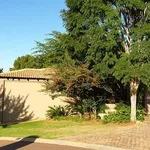 Rent 3 bedroom house of 395 m² in Pretoria