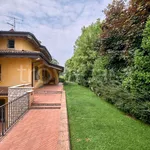 Rent 7 bedroom house of 550 m² in Padenghe sul Garda