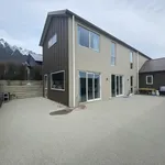 Rent 5 bedroom house in Jack’s Point