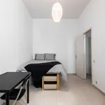 Rent 4 bedroom apartment in Barcelona