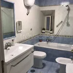 Rent 2 bedroom apartment of 90 m² in Napoli