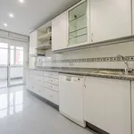 Rent a room of 240 m² in madrid