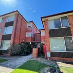 Rent 2 bedroom apartment in Essendon