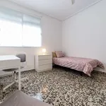 Rent a room of 87 m² in valencia