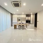 Rent 4 bedroom house of 371 m² in Bangkok