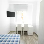 Rent 4 bedroom apartment in Valencia