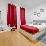 Rent a room of 200 m² in madrid