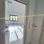 Affitto 3 camera appartamento di 92 m² in Napoli