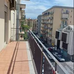 Affitto 5 camera appartamento di 145 m² in Catania