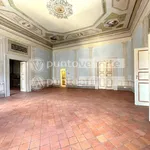 Rent 5 bedroom apartment of 520 m² in Lucca