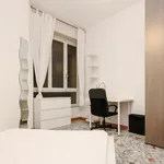 Rent 4 bedroom apartment in Milan