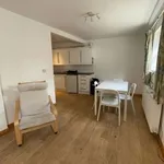 Rent 3 bedroom flat in East Midlands