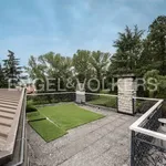 Rent 10 bedroom house of 300 m² in Mozzo