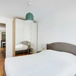 Rent 1 bedroom apartment of 450 m² in Paris